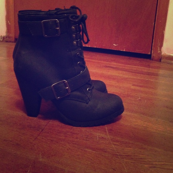 Moto booties - Picture 1 of 3