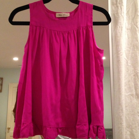 SOLD 🚫🚫🚫silk blouse with open slit on back SZ S