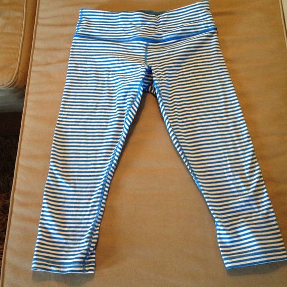 REDUCED!! Lululemon Wunder Under Crop Size 8