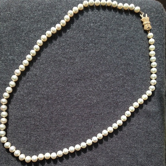 Authentic 7mm 16" Pearl Necklace!