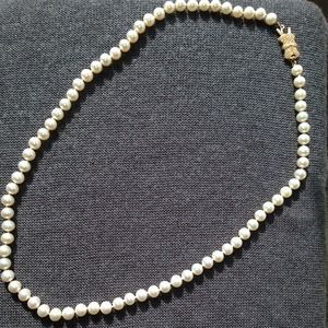 Authentic 7mm 16" Pearl Necklace!
