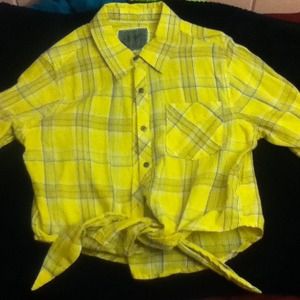 Yellow plaid cropped tee.