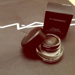 MAC fluidline blitz and glitz eye liner in gel