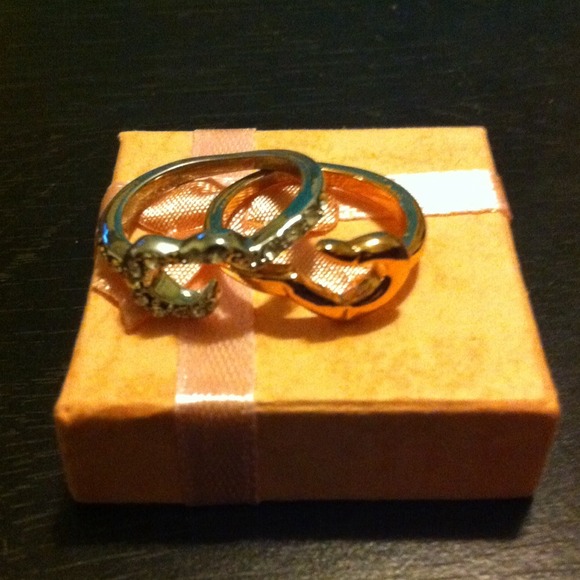 Two interlocked heart ring. - Picture 3 of 3
