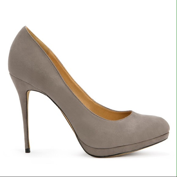 Grey suede pump - Picture 2 of 3