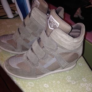 Sketchers wedged sneakers