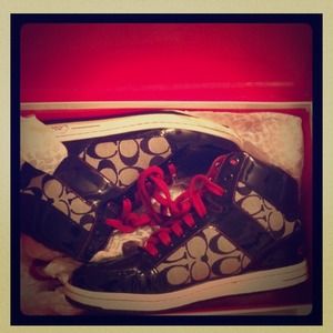 ❤️COACH NORRA SNEAKER! SIZE 10!❤️