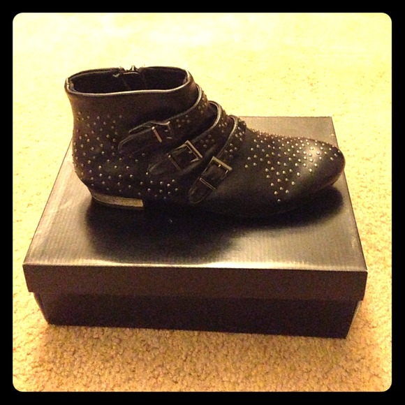 🚫SOLD🚫 Black studded Buckle Bootie
