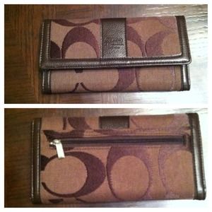 🎀Coach Wallet🎀 💢💢Traded to @duuhnaynay💢💢