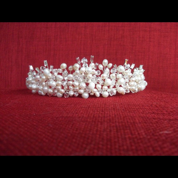 Accessories - Silver tiara with pearls & crystals