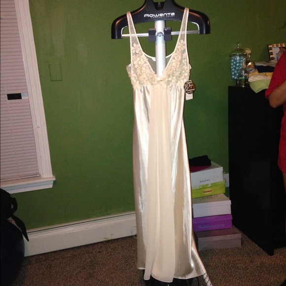 Elegant brand new night gown