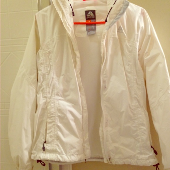 Nike acg fit storm rain jacket