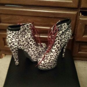 Snow Leopard Boots