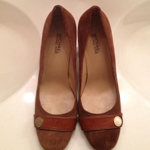 💢Reduced💢 Michael Kors Suede Pumps