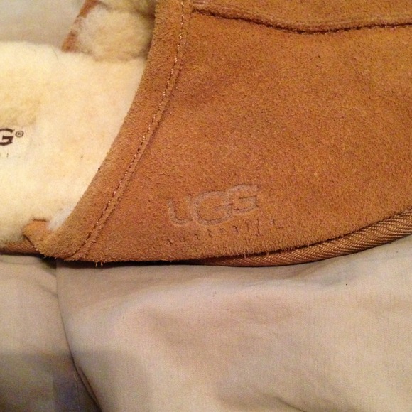 Ugg - Picture 2 of 2