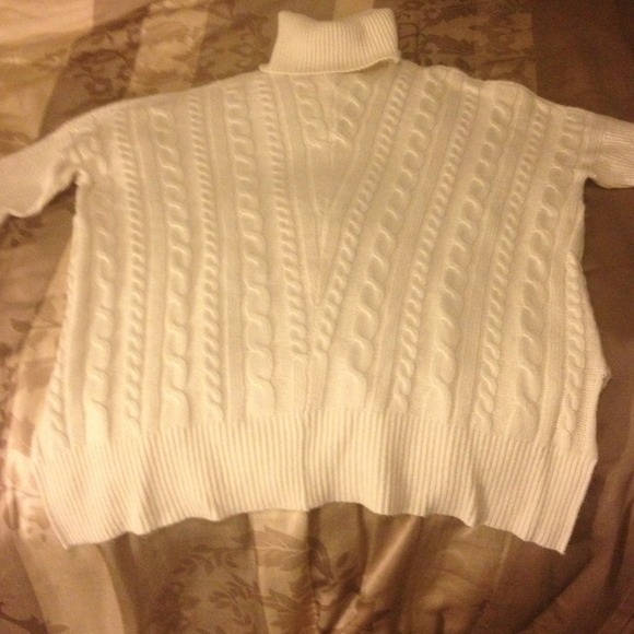 Cream cable knit poncho style sweater-no flaws - Picture 1 of 3