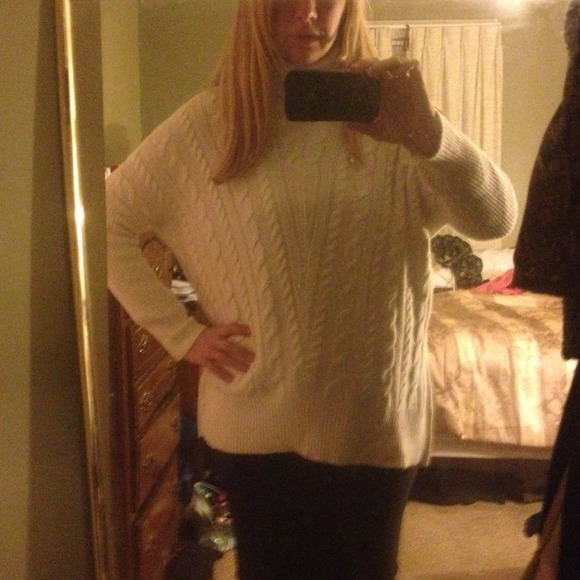 Cream cable knit poncho style sweater-no flaws - Picture 2 of 3