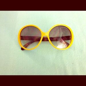Yellow rimmed big sunglasses.