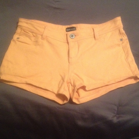 Orange cream shorts - Picture 1 of 3