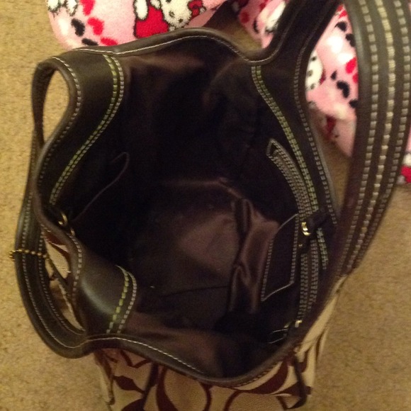 Bucket style Coach - Picture 3 of 3