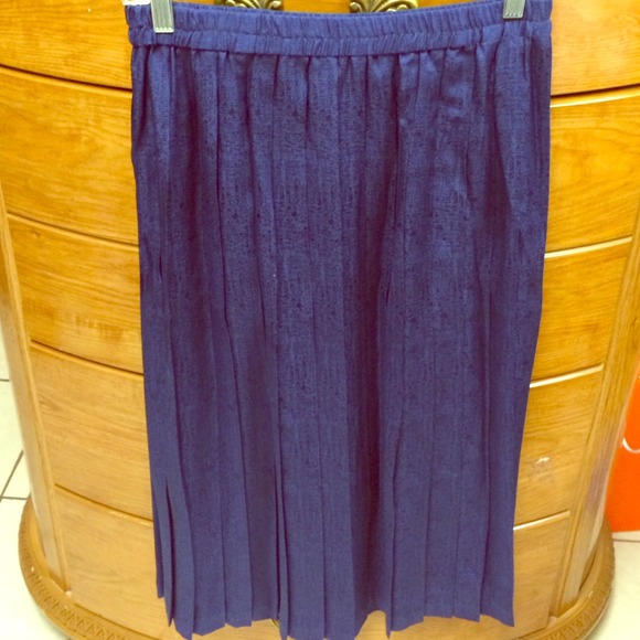 Dark Navy pleated skirt