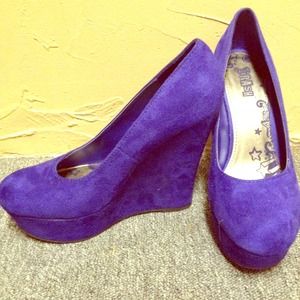 Electric blue wedge heels!