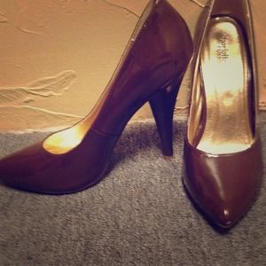 Sleek brown pointy toe heels