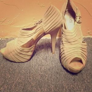 Sexy peep toe heels!