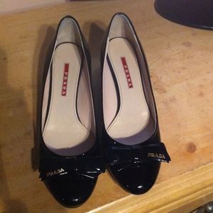 Prada heels with bows. Black,Great condition!
