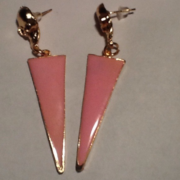 Triangle dangle skull head earrings - Picture 3 of 3