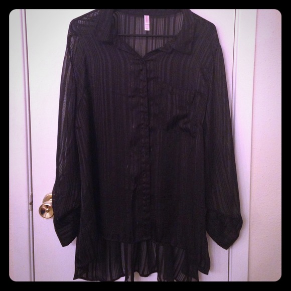 Xhiliration hi low shimmer shirt
