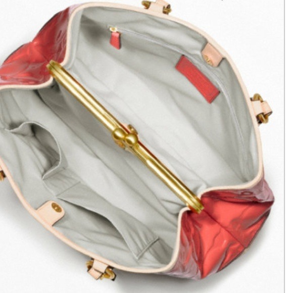 💯 COACH Peyton embossed patent Framed Shopper - Picture 3 of 3