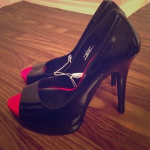 New black and red pumps
