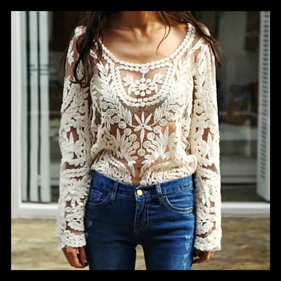 💋SOLD OUT💋Gorgeous Crochet Lace Top - Picture 1 of 4