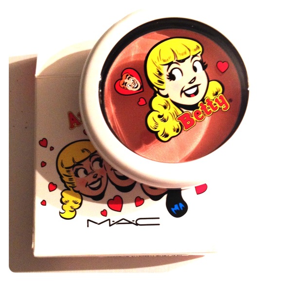 MAC Archie's Girls - Cream Soda Blush
