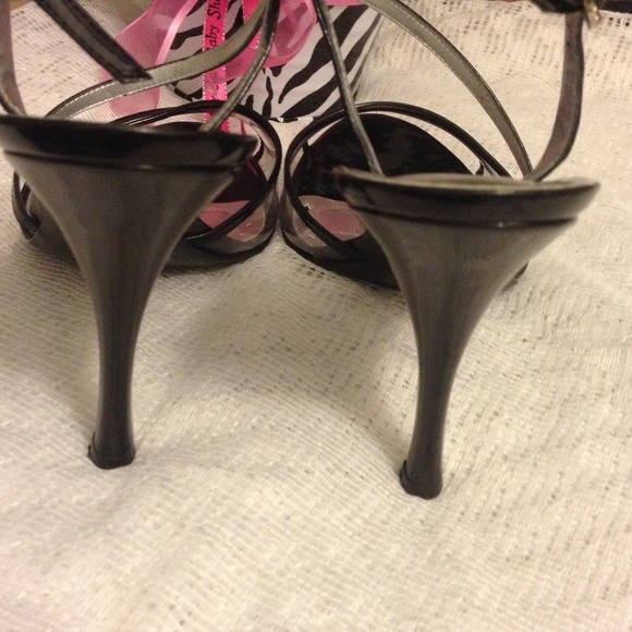 BCBG black heels shoes - Picture 10 of 10