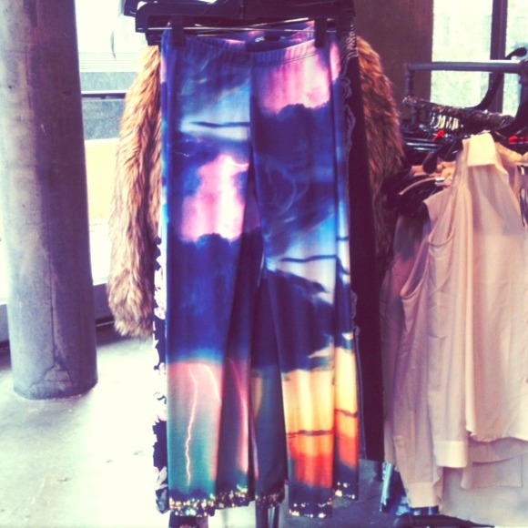 Bdg sunset lighting strikes city leggings