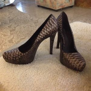 Print heels- lightly loved.