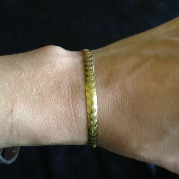 14k Yellow Gold Dome Herringbone Bracelet - Picture 4 of 4
