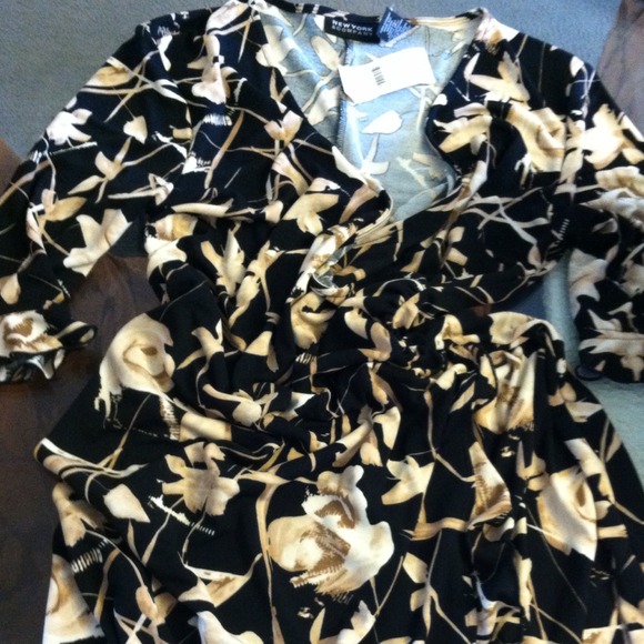 NEW YORK & COMPANY DRESS - Picture 2 of 4