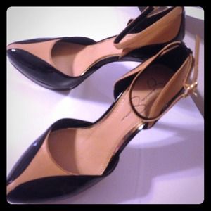 Jessica Simpson pumps!