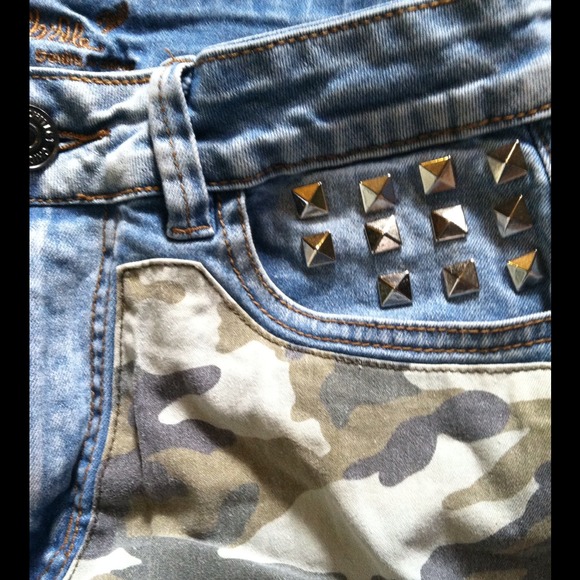 Shorts - Picture 2 of 3