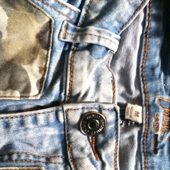 Shorts - Picture 3 of 3