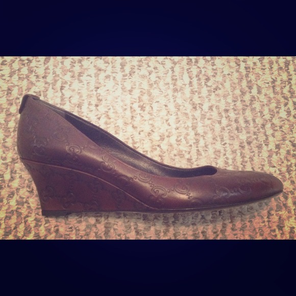 BRAND NEW leather Gucci wedges. 100% authentic.