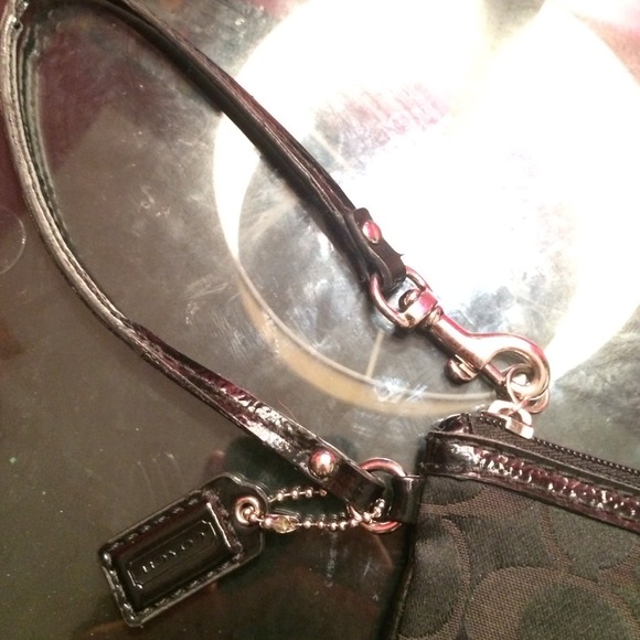 AUTHENTIC BLACK W/ BLACK SEQUINS COACH WRISTLET! - Picture 4 of 4