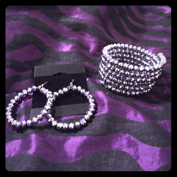🚫SOLD LOCAL🚫 wrap around bracelet w/ earrings