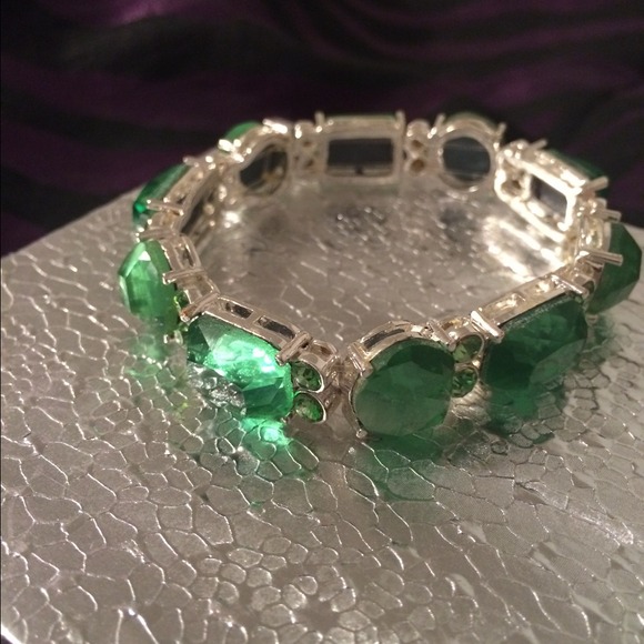 🚫GIFTED🚫Green stone Bracelet