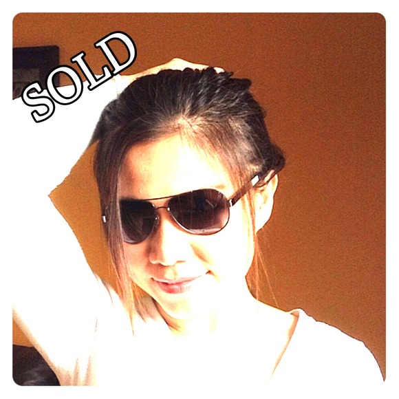 ✅SOLD!!!To a friend authentic Tory Burch Aviator