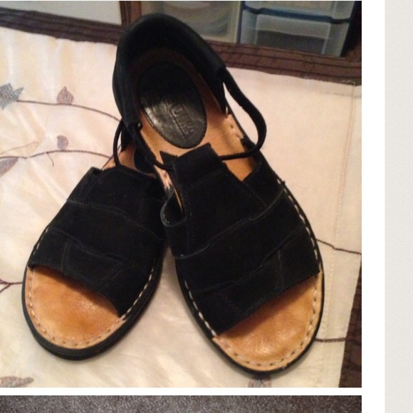 Minnetonka Sandals