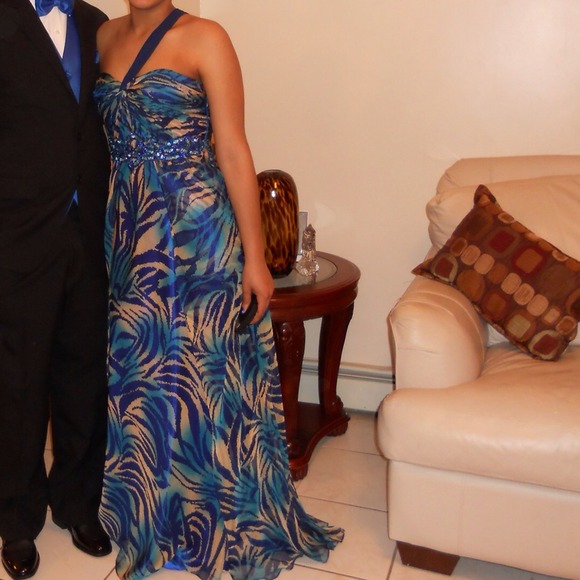 Patterned blue gown - Picture 4 of 4